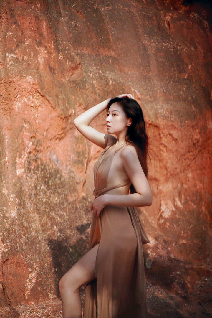 性感国内嫩模西西GOGO人体艺术户外摄影图片大全