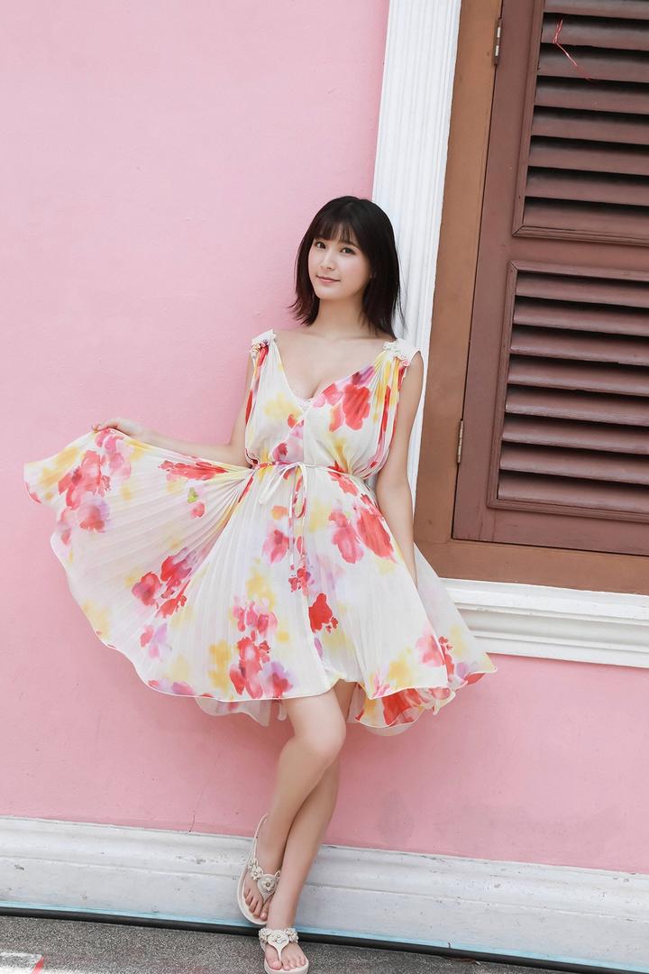 穿连衣裙的极品日本美女图片高清