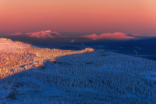 山川树林积雪鸟瞰图