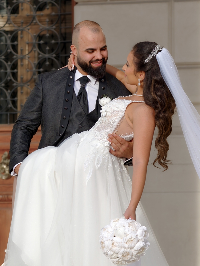 欧美浪漫公主抱婚纱摄影图片