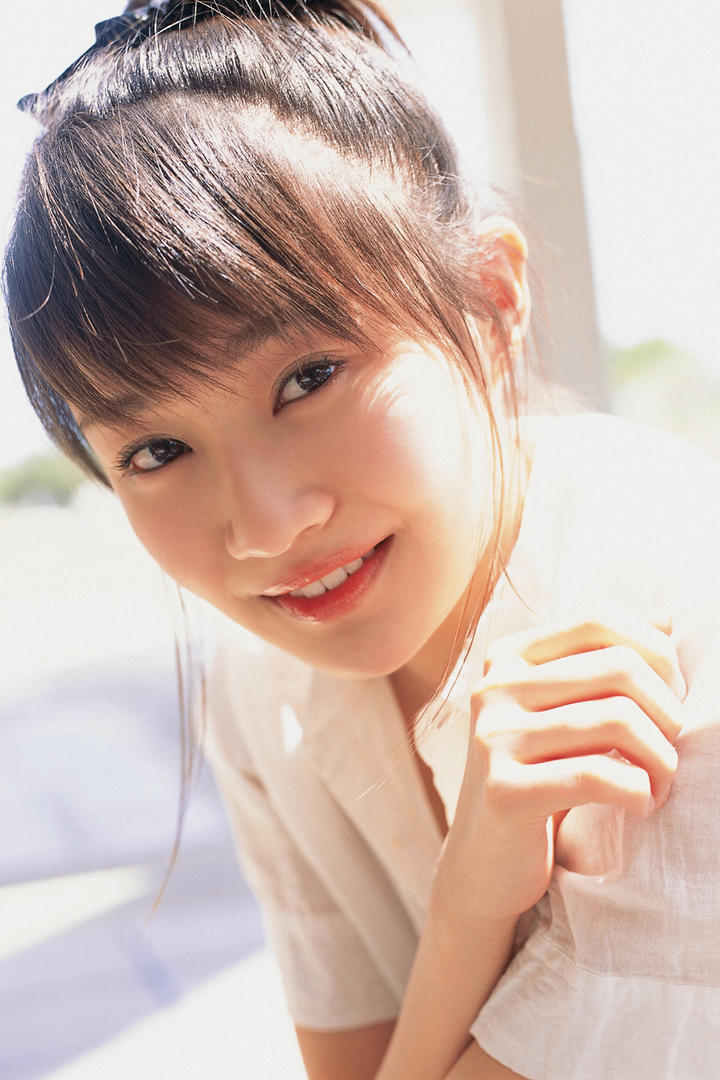 眉清目秀的日本成熟美女特写图片