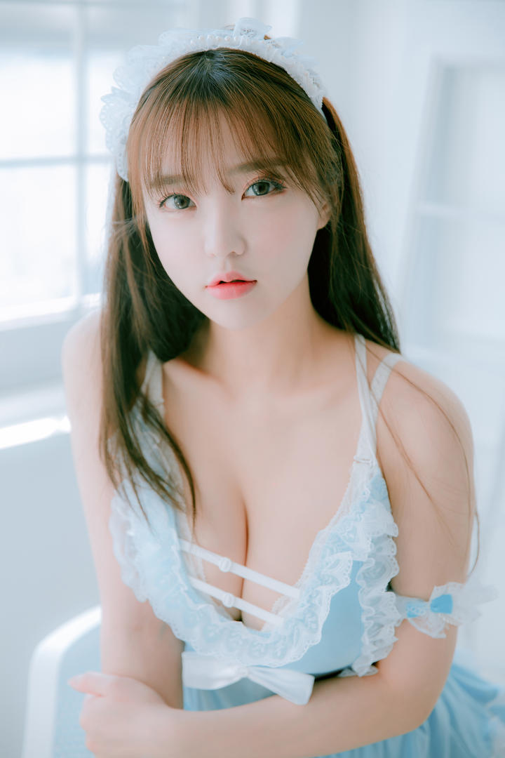 清新养眼的童颜巨乳女生女仆装制服写真图片