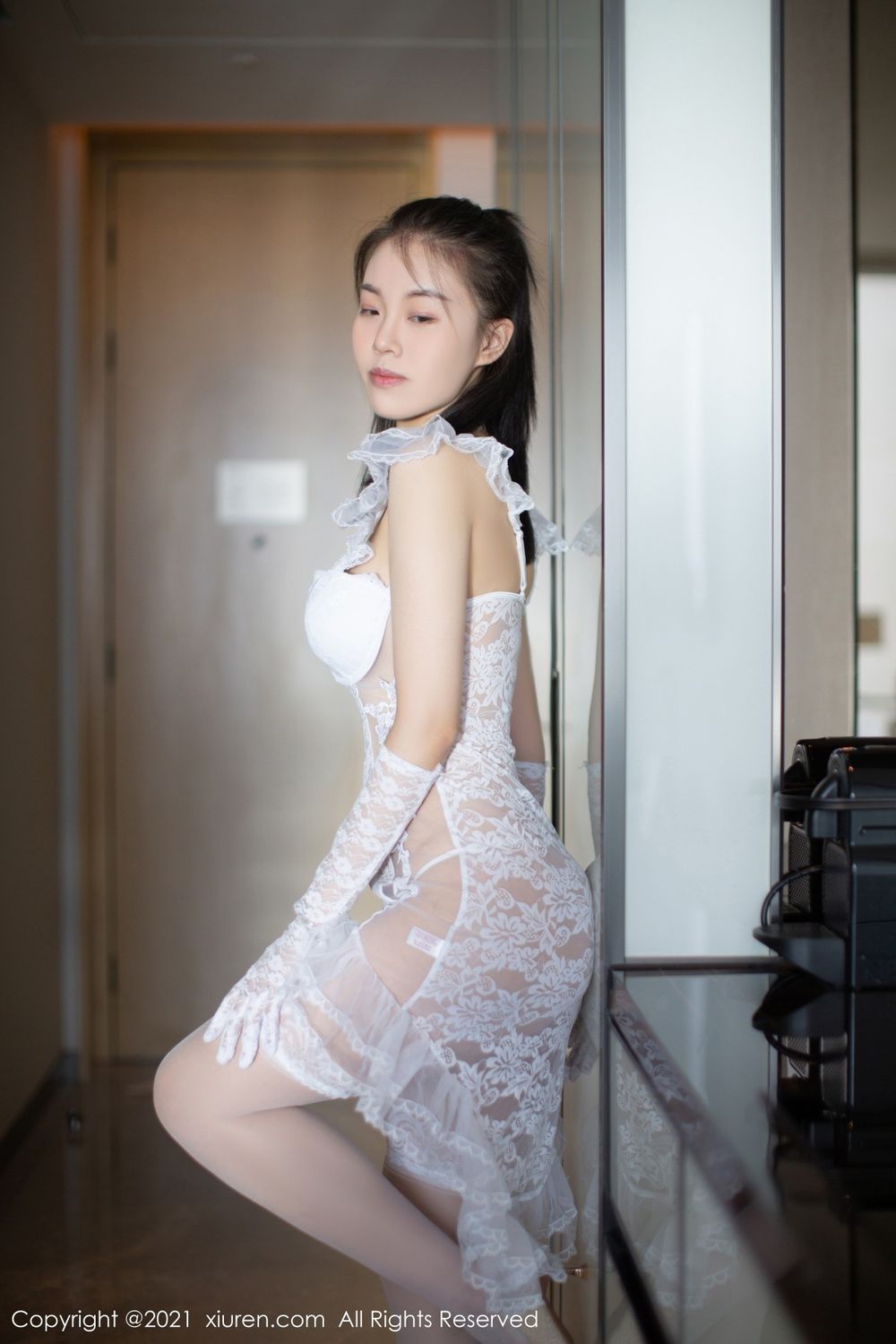 秀人网美女模特一颗甜蛋黄a白色唯美婚纱娇美姿态性感写真