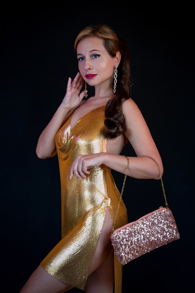 性感妖娆身姿美女模特写真图片