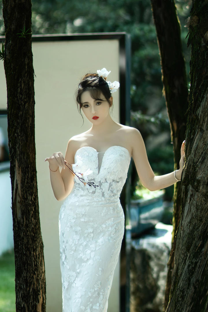 穿婚纱的116美女个人艺术写真图片