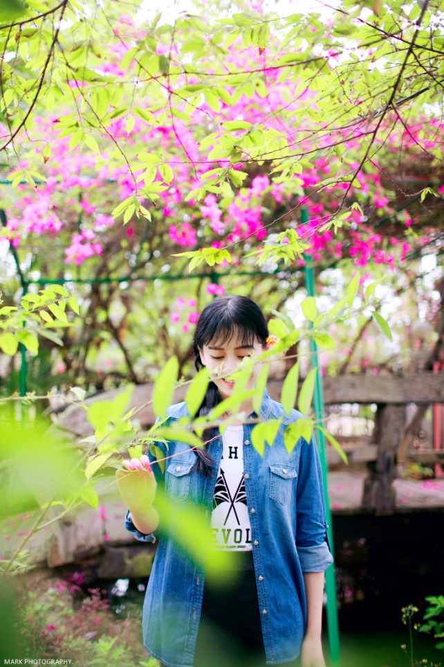 甜美迷人的可爱花姑娘