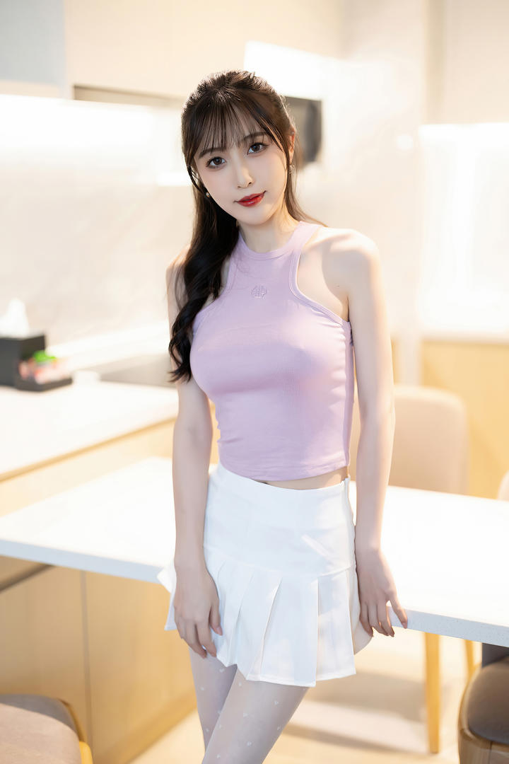 没穿内衣的性感超短裙美女林星阑高清国产美女爽图