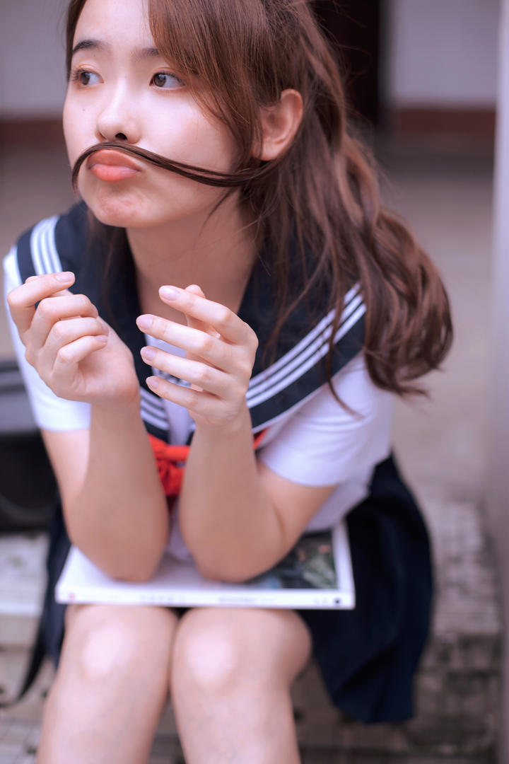 玩头发的qq头像女生黄子卿图片