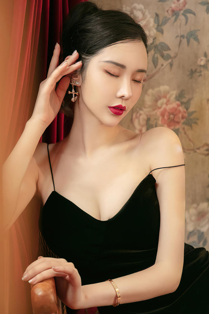 XIUREN秀人性感女神116极品美女写真艺术照片