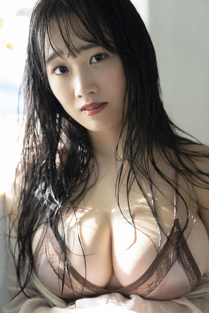 日本大胸萌妹湿身图片