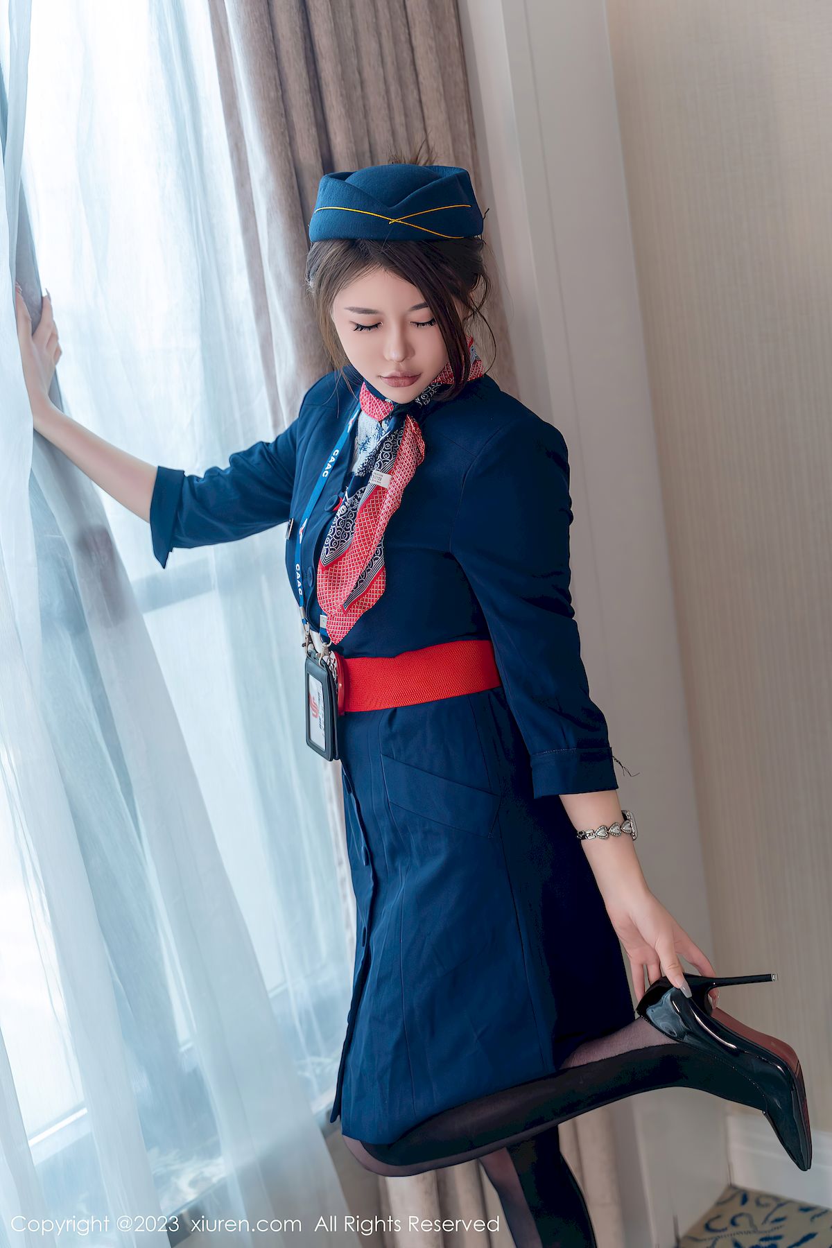 秀人网美女模特甜妮空姐制服搭配黑丝美腿性感写真