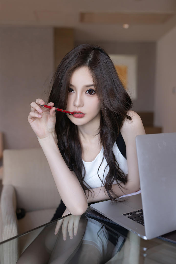办公的气质美女王心怡丝袜美女写真图片