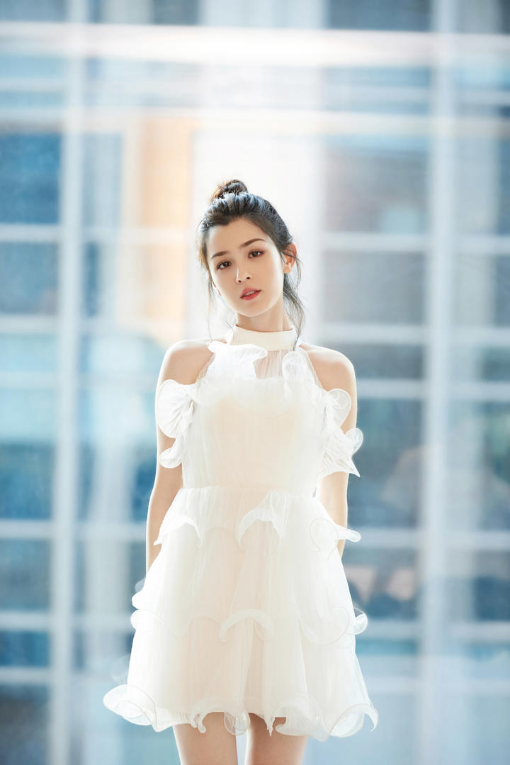 国内清纯靓丽的美女明星哈尼克孜图片