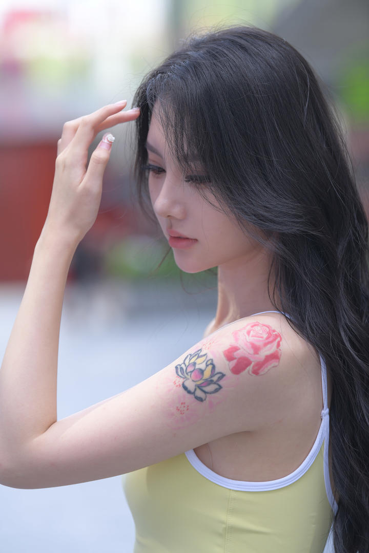 漂亮美女网红主播街拍图片