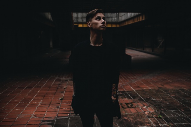 年轻帅气小伙子图片