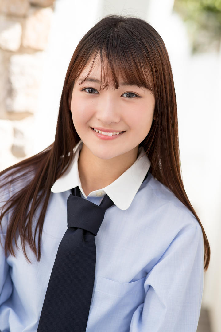 戴着领带的日本高清美女图片