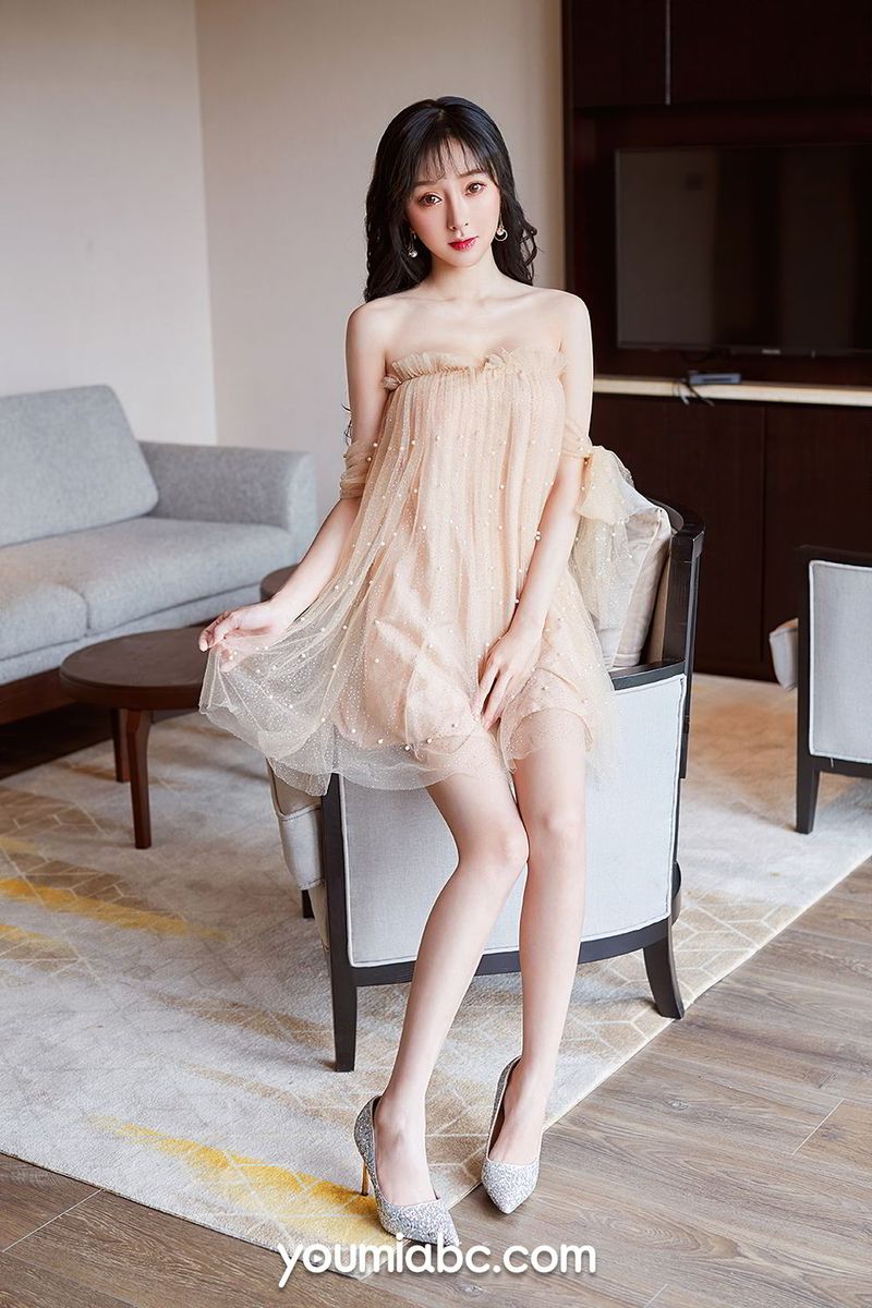 YOUMI尤美模特李纤纤抹胸蕾丝裙白皙美腿私房性感写真