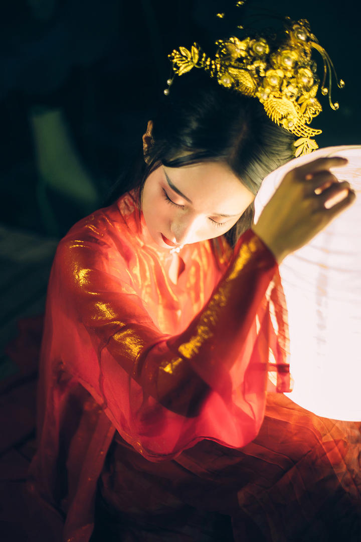 唯美红色古装美女人像摄影写真图片