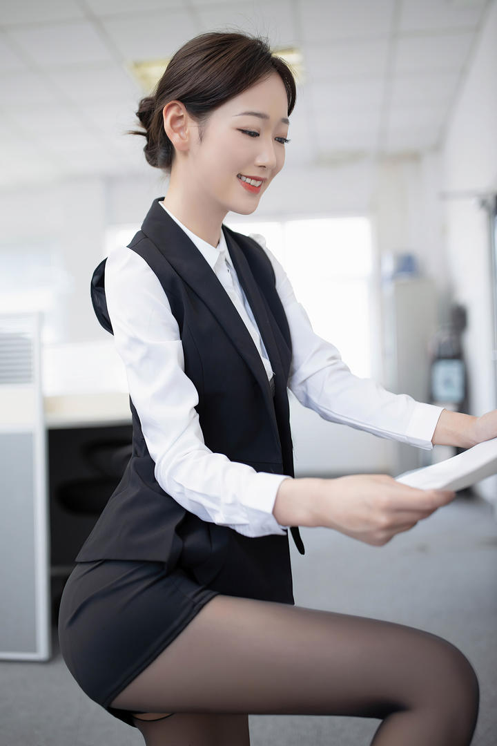 4K高清美女图片唐安琪黑丝制服诱惑丝袜美女精品套图