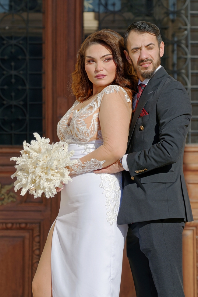 欧美情侣后背抱婚纱写真摄影图片