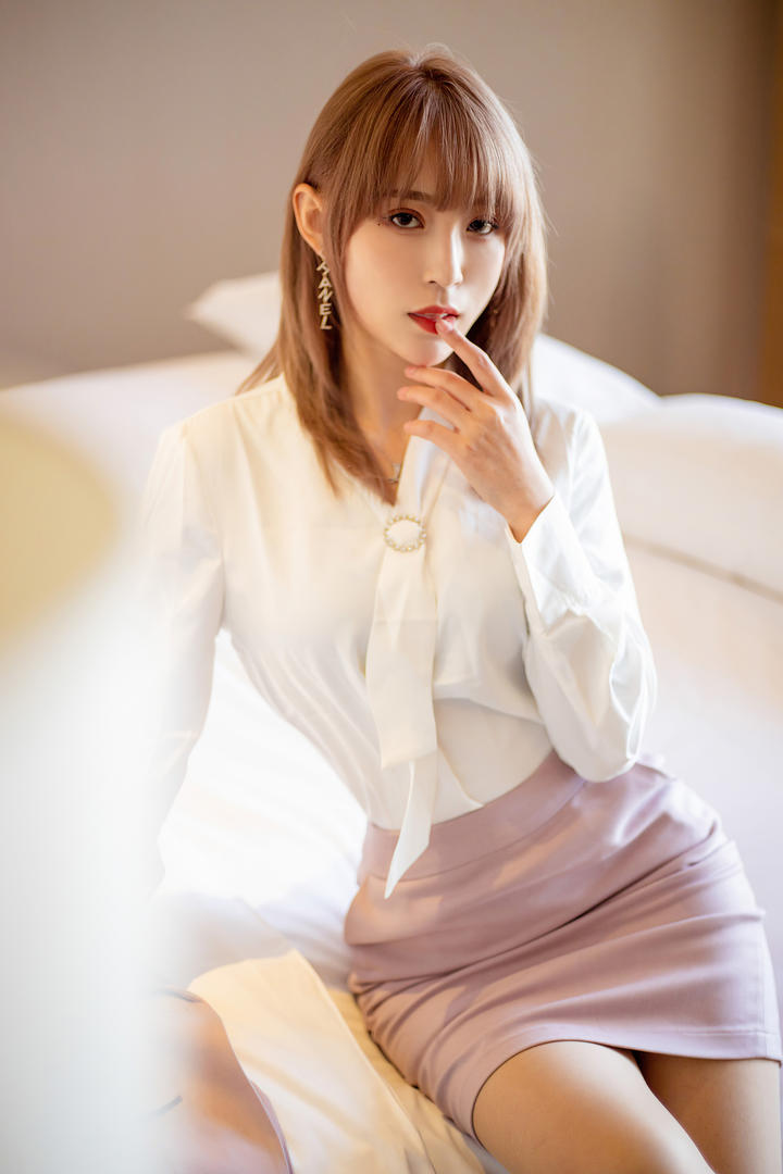 高颜值美女秘书周慕汐酒店制服私房照写真图片