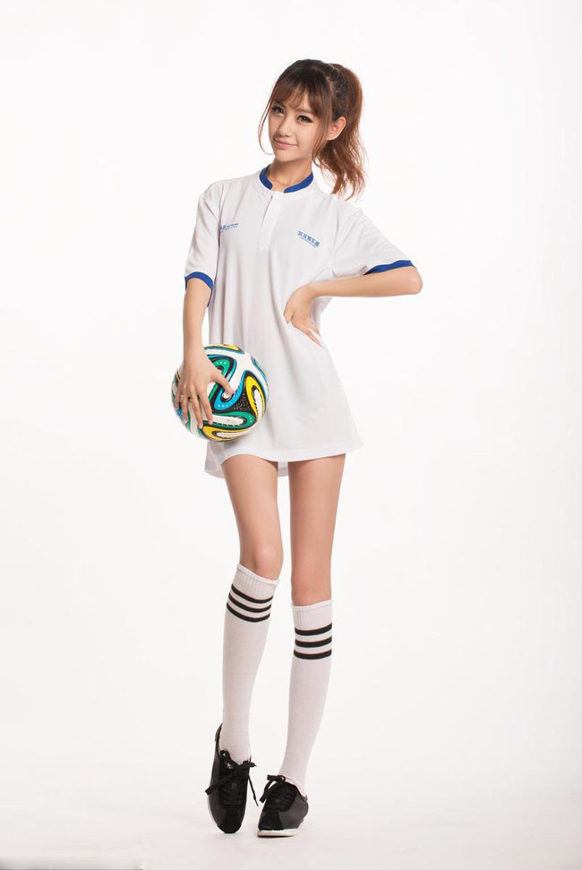 刘翔绯闻女友拍写真 性感助威世界杯