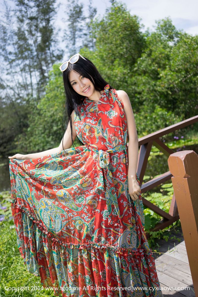 推女神美女模特绮里嘉ula沙滩比基尼湿身诱惑沙巴旅拍