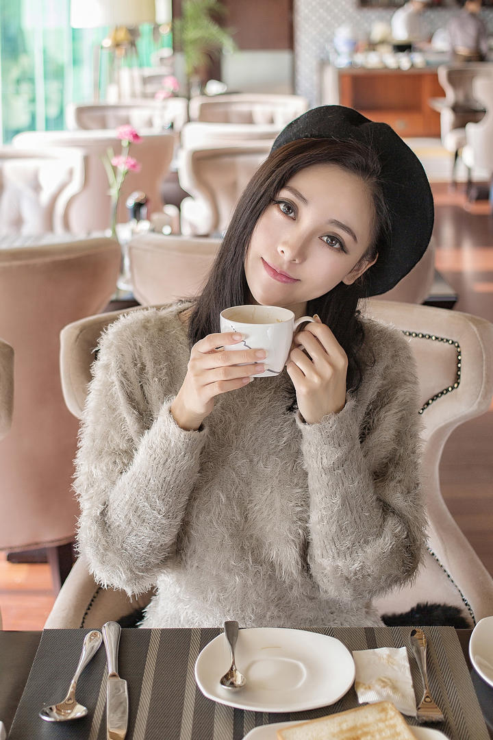 mm131美女图片梁晶莹餐厅写真图片明星专辑下载