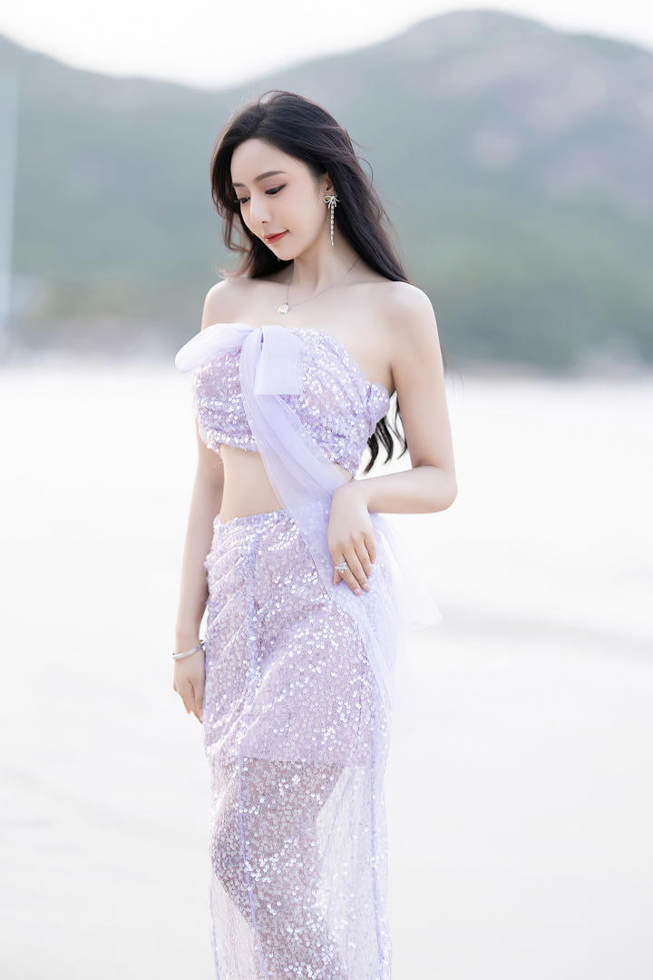 沙滩上的气质养眼美女模特王馨瑶人体艺术摄影图片