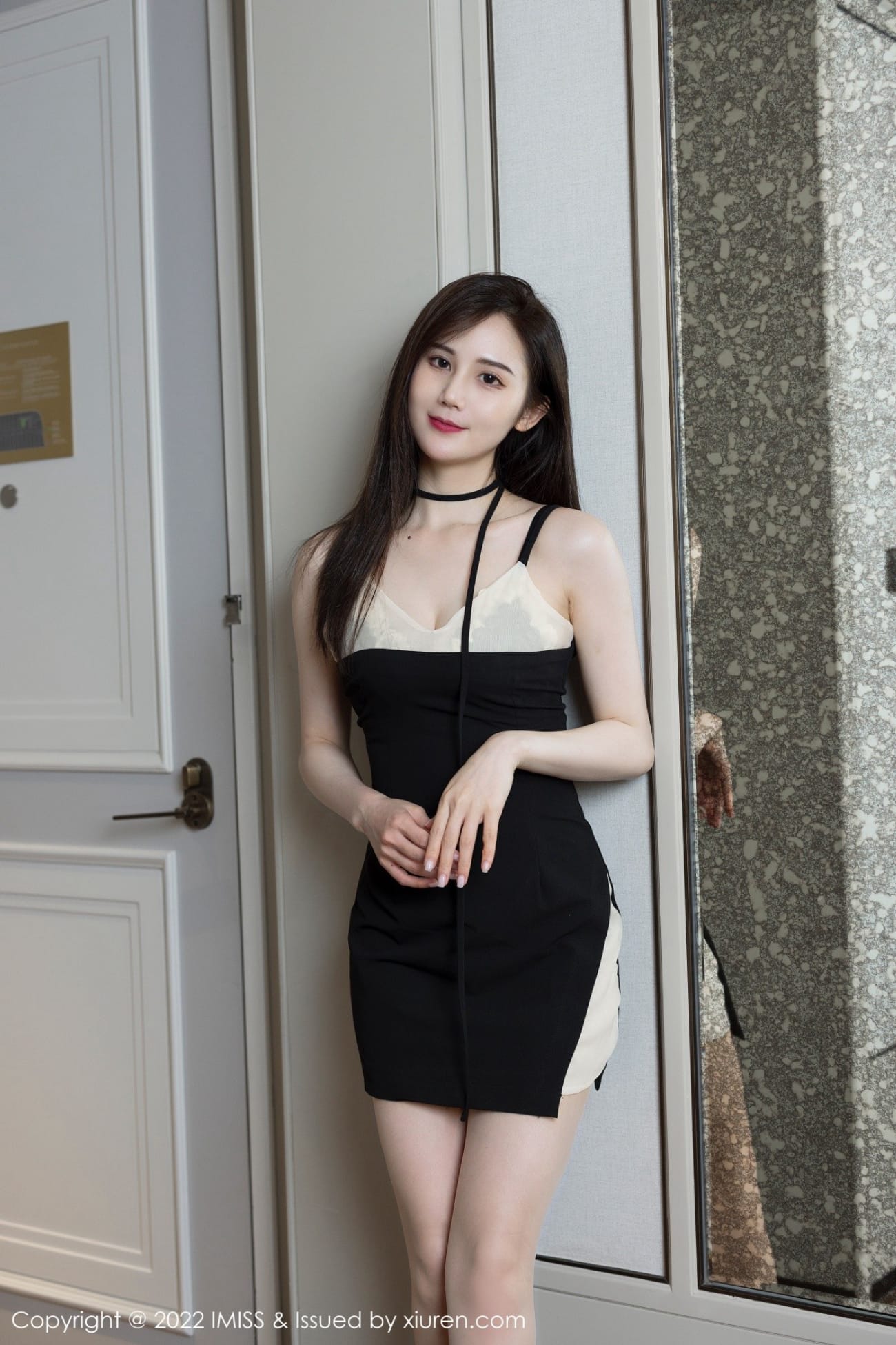 爱蜜社气质女神SISY思黑色吊带短裙原色丝袜系列性感写真