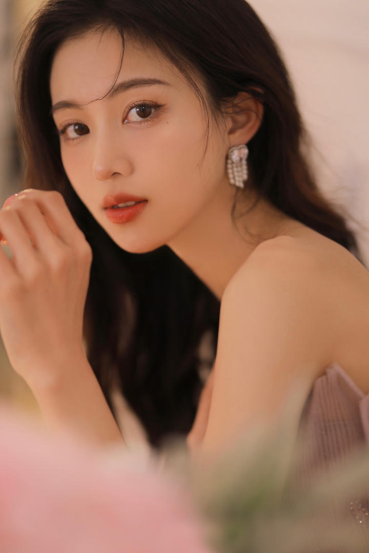 大眼睛的漂亮小姐姐个性女生头像图片下载