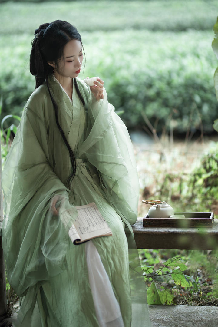 读书品茗的青衣古装美女气质女神图片
