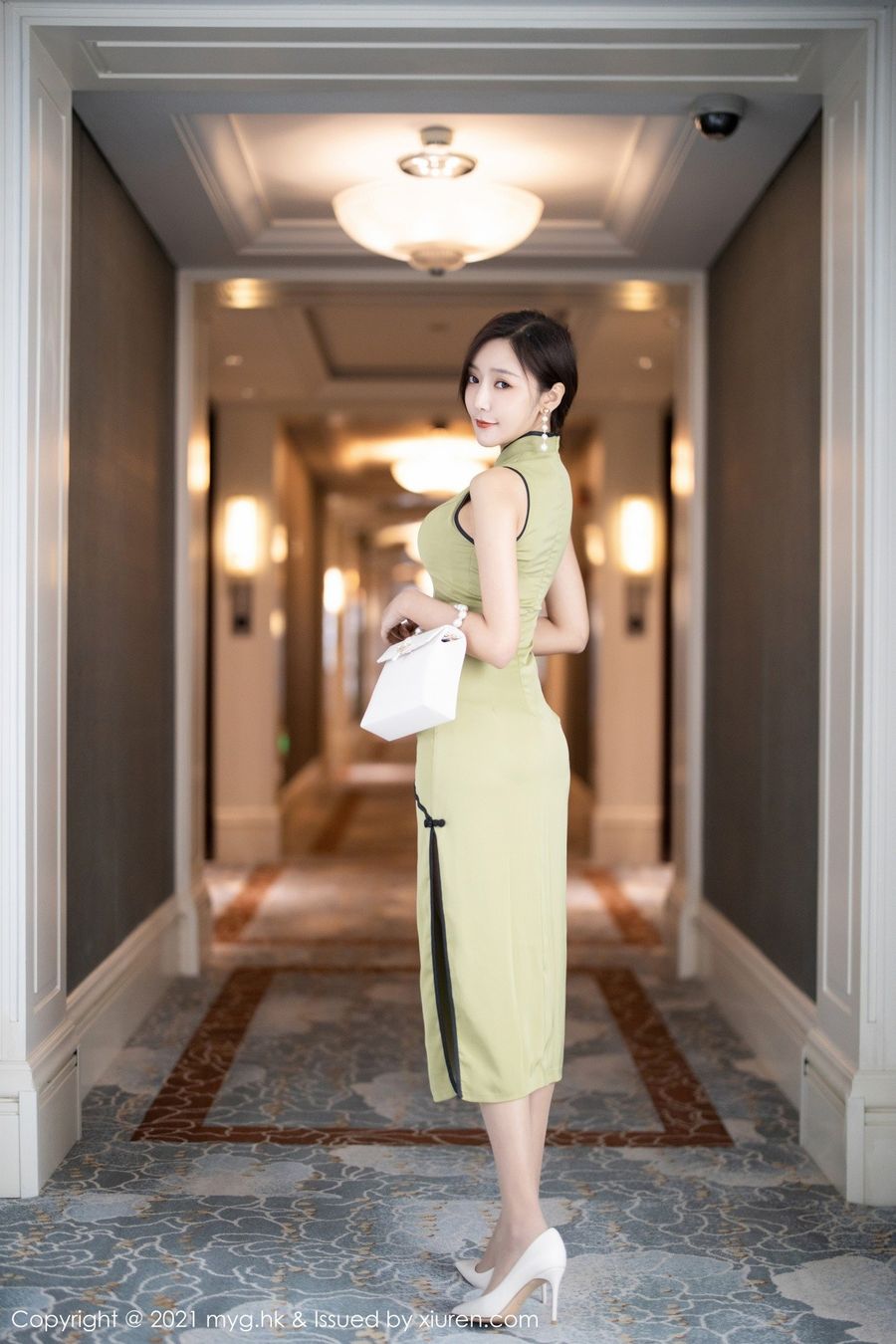 美媛馆性感女神王馨瑶yanni韵味旗袍与丝袜美腿江浙沪旅拍