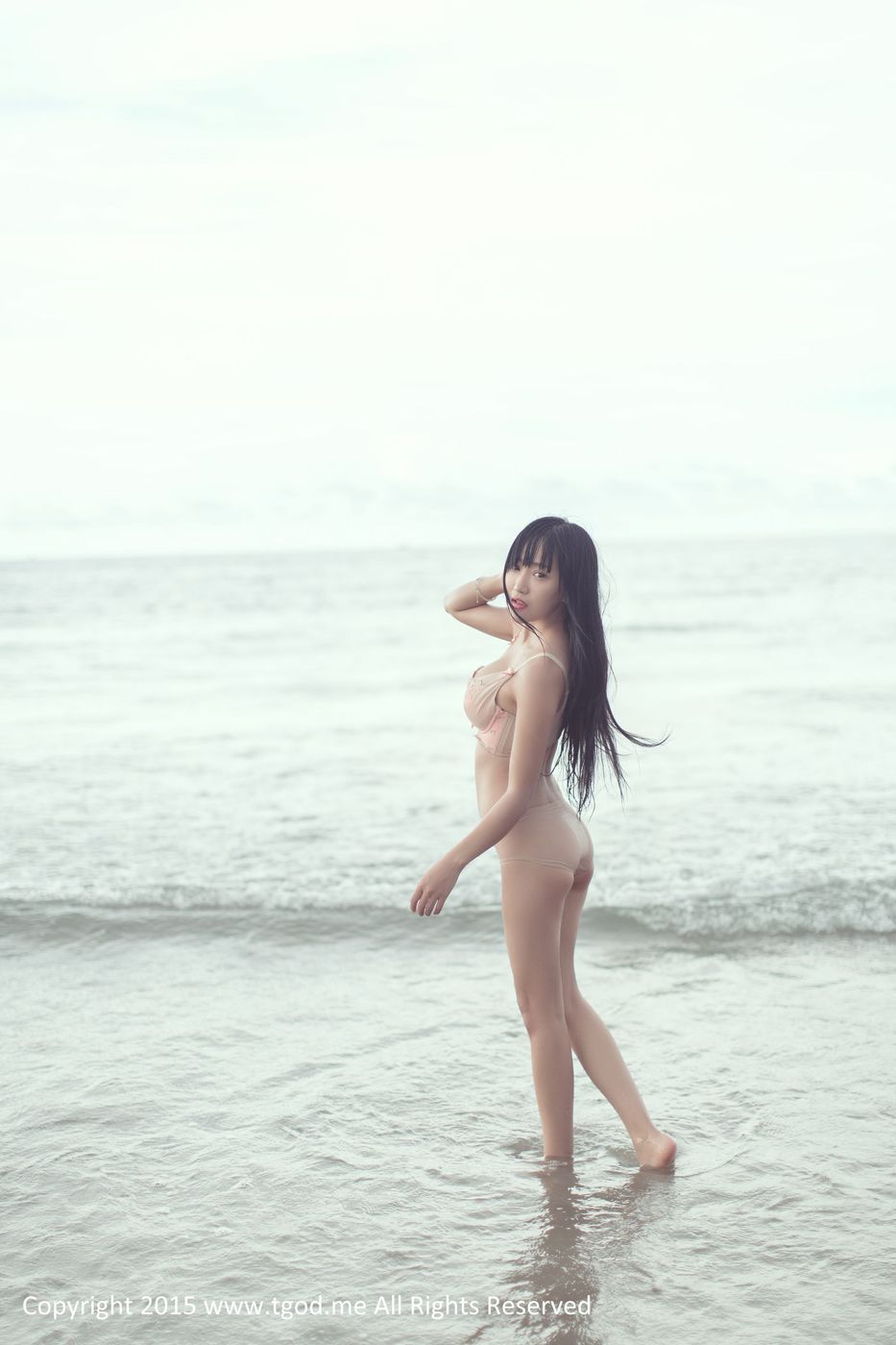 尤蜜荟川音校花杨上萱丝袜美腿空军装制服诱惑沙巴旅拍