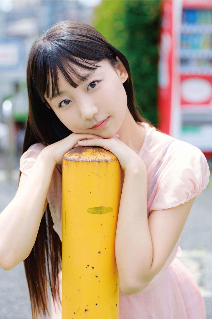 日本纯欲可爱女孩街拍写真图片