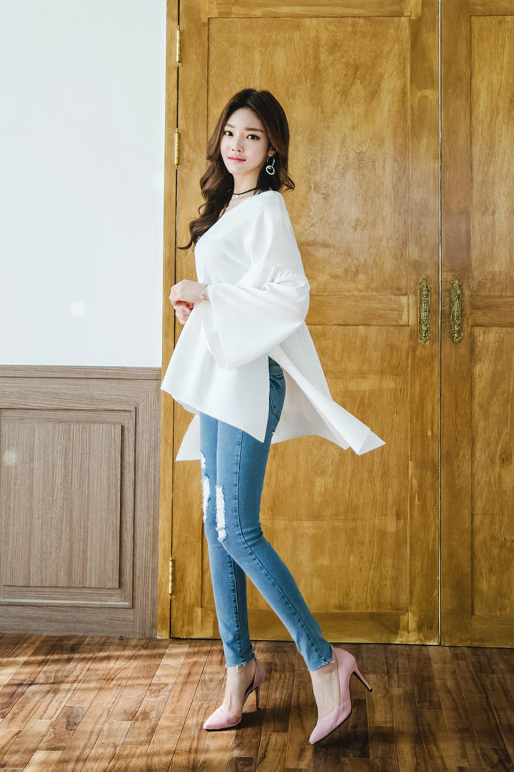 身材高挑的韩国牛仔裤美女朴正允写真图片