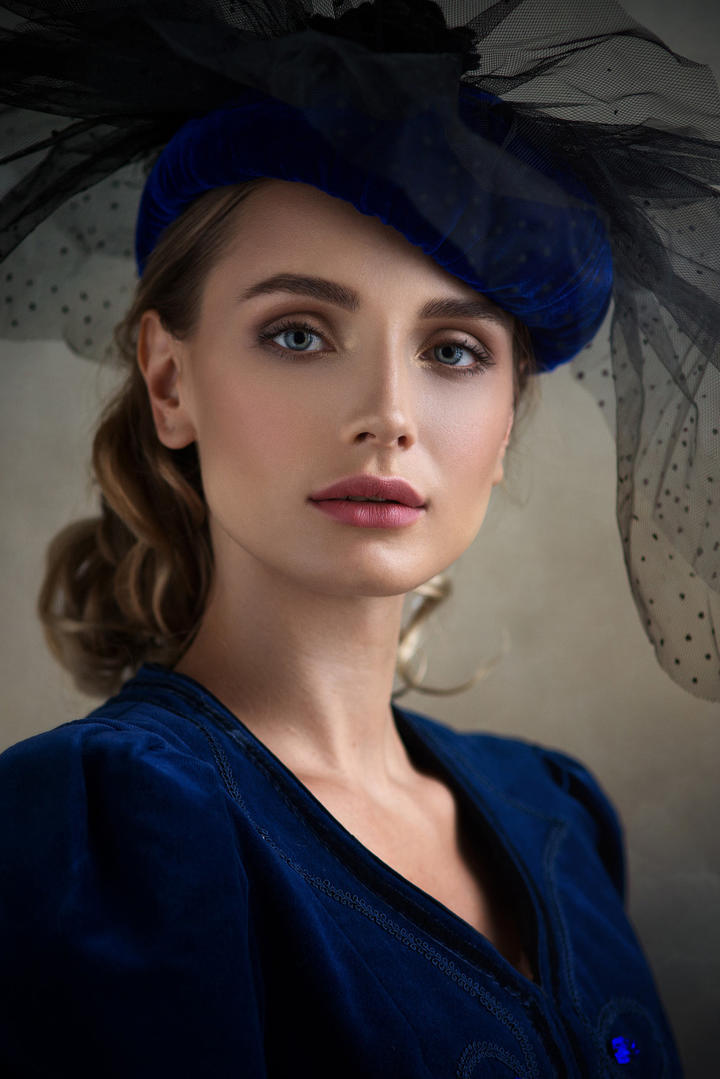 戴着礼帽的欧美美女肖像艺术写真图片