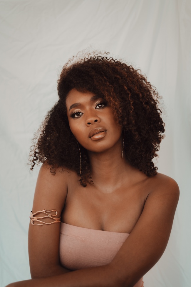 丰满性感黑人美女图片