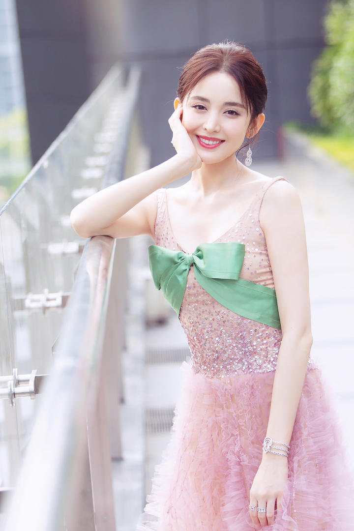 唯美高清美女明星古力娜扎写真图片大全