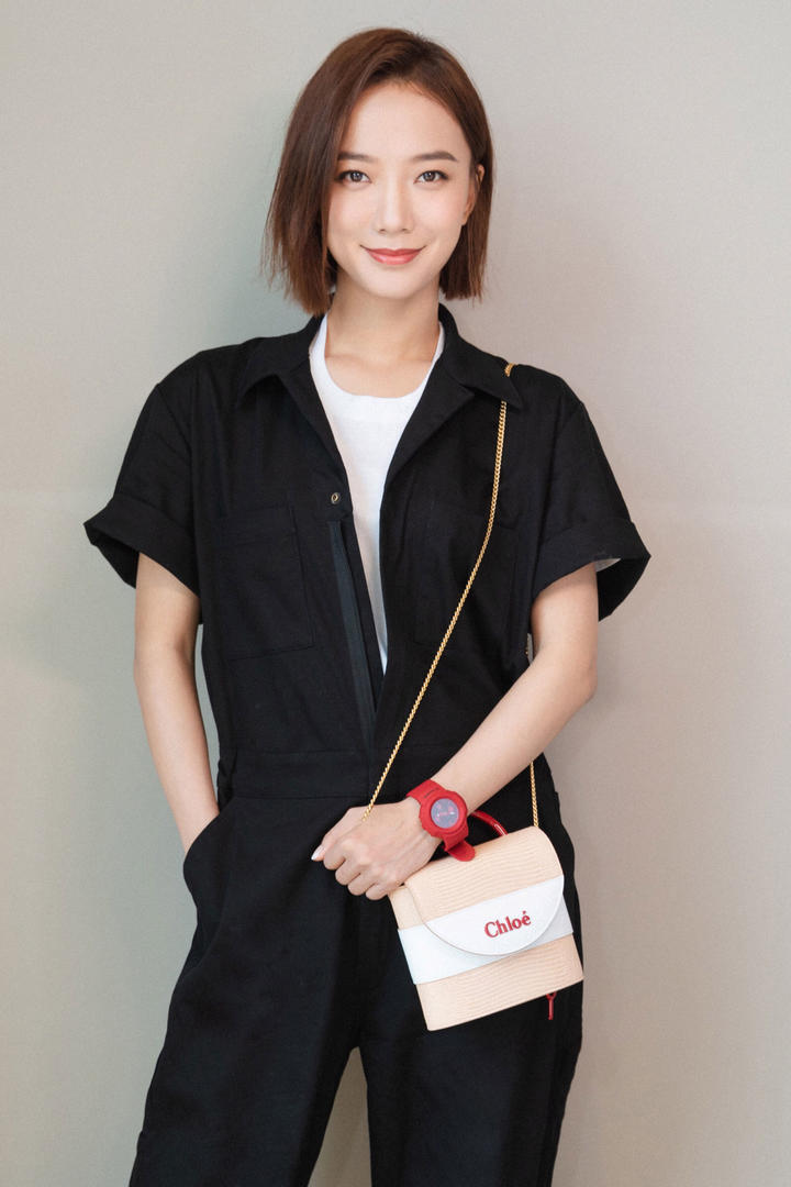 中国短发美女明星王珞丹图片