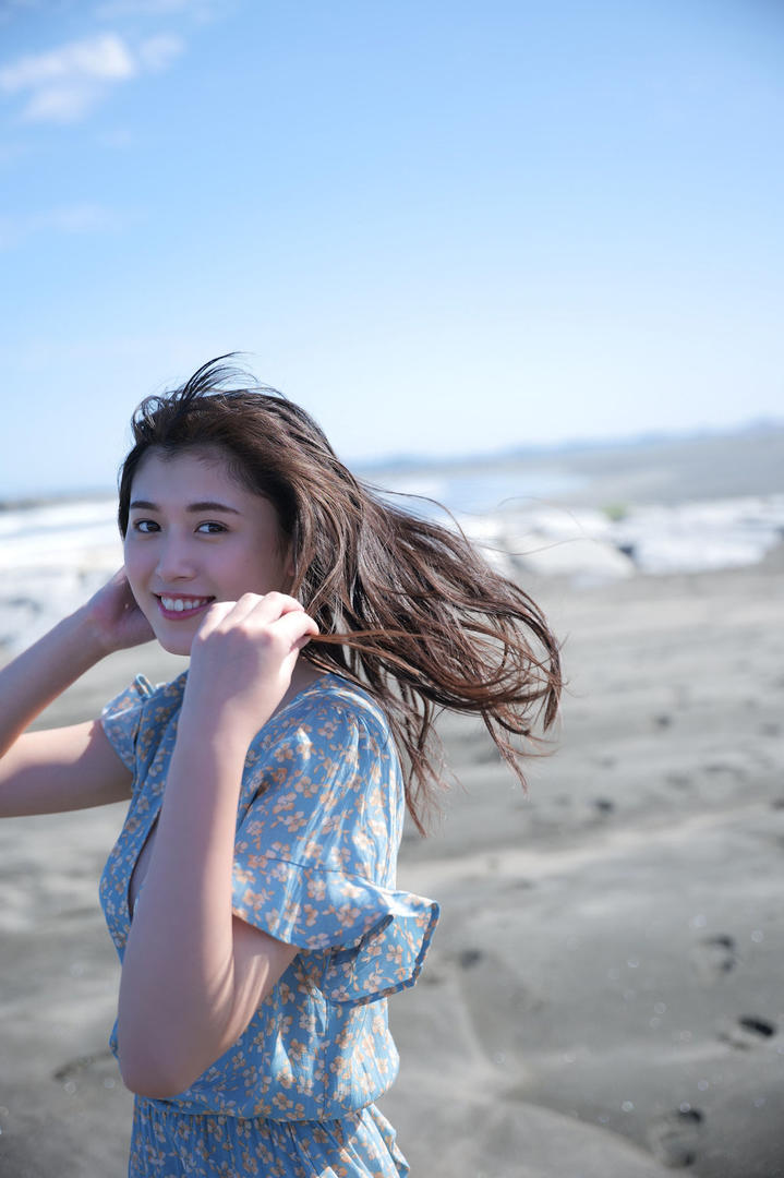 披头散发的日本美女模特人像摄影图片