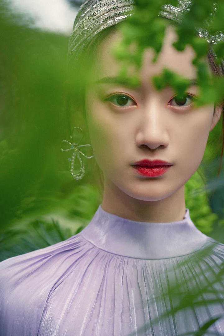 高清美女明星郭晓婷户外踏青写真图片