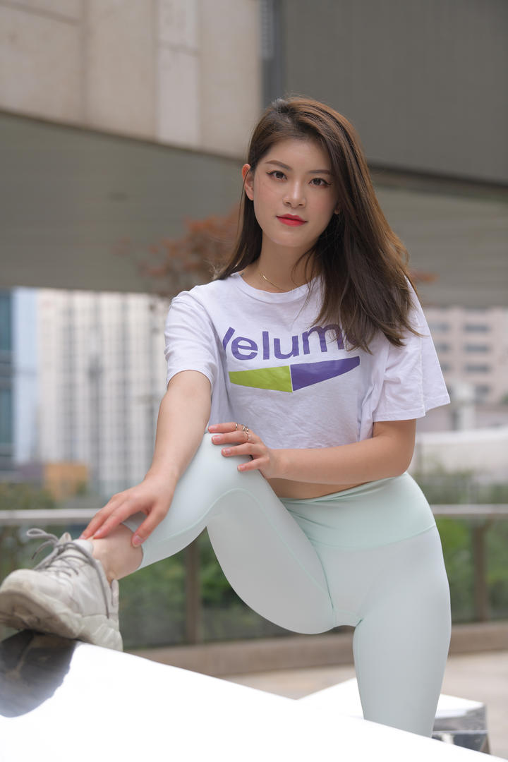 99精品国内极品街拍瑜伽紧身裤美女图片