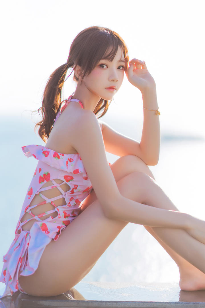 免费下载mm131清纯女生泳装写真集