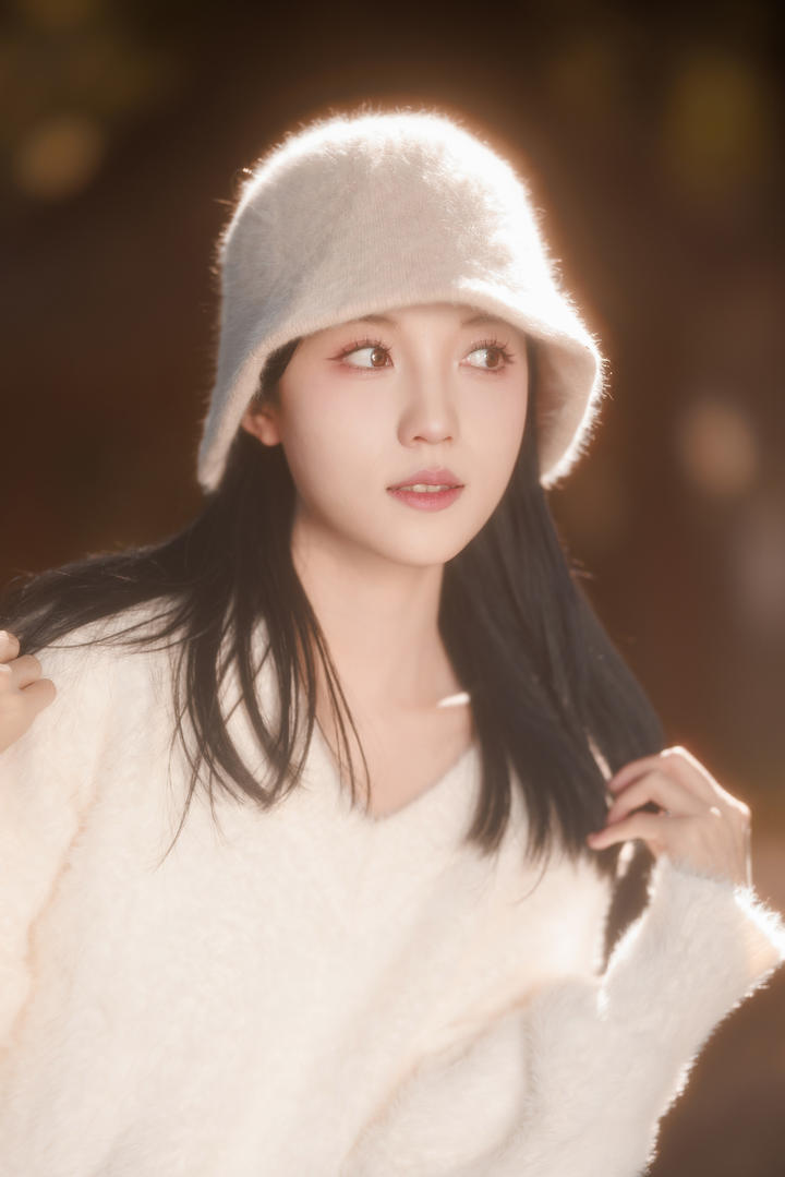 国产高颜值女神秋日摄影写真图片