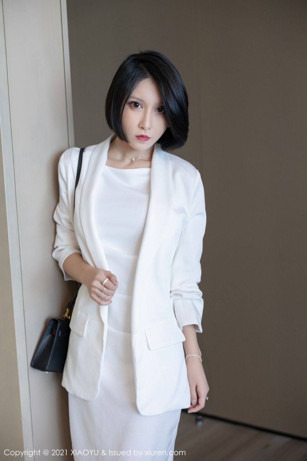 语画界美女模特潘朵拉Laa丝袜美腿白色都市系列性感写真