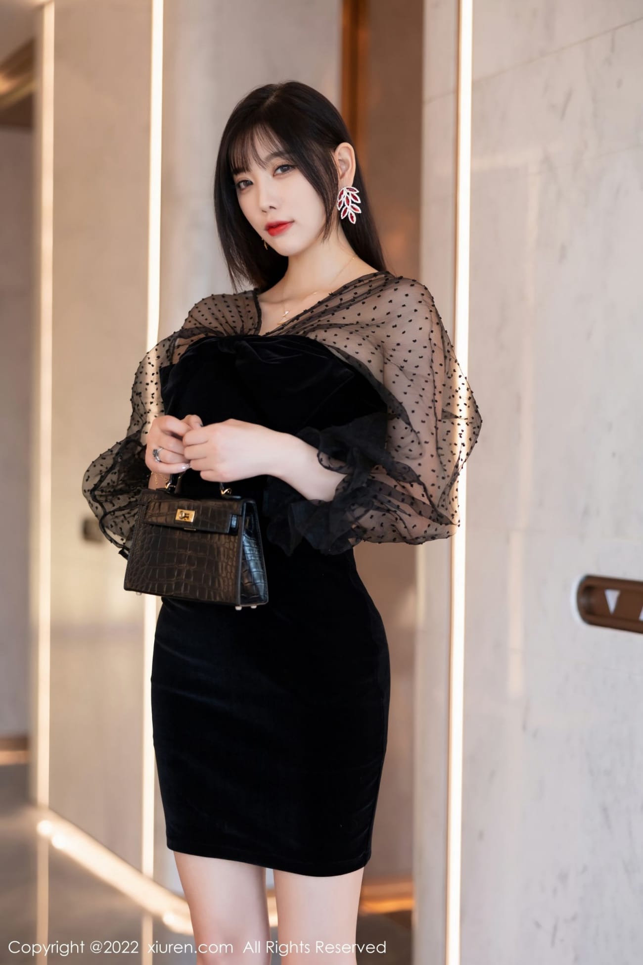 秀人网女神杨晨晨Yome连衣短裙原色丝袜性感写真