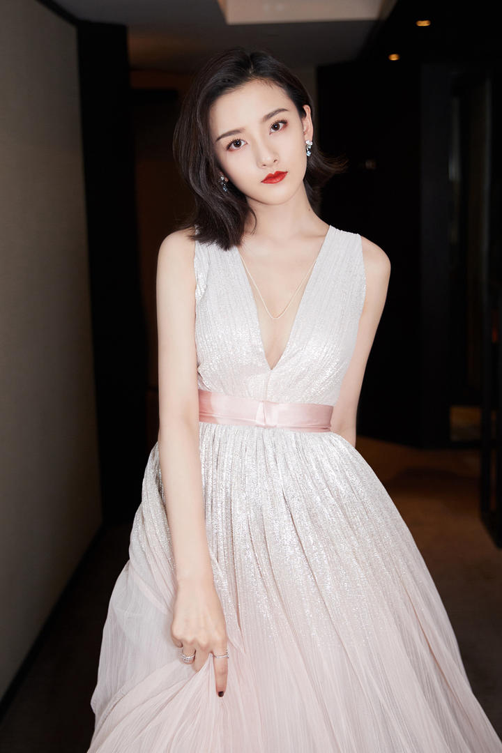 性感优雅的中国女明星宋祖儿高清写真图片