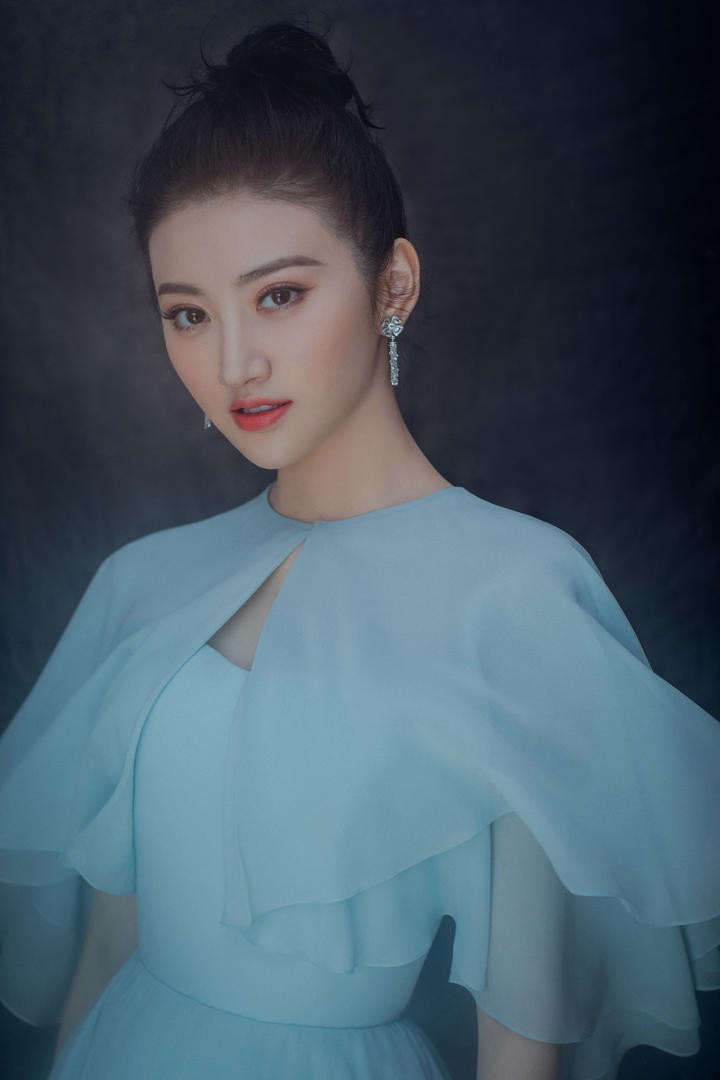 国内超好看的美女明星图片景甜高清壁纸大图