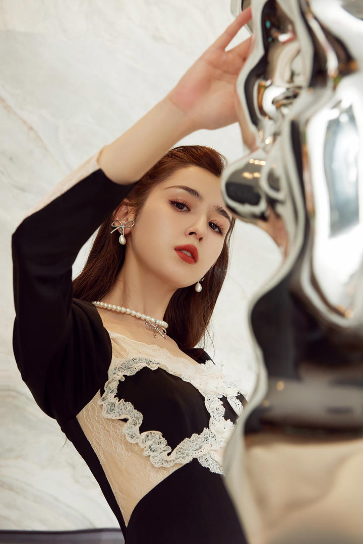 新疆美女明星哈尼克孜个人生活照写真图片